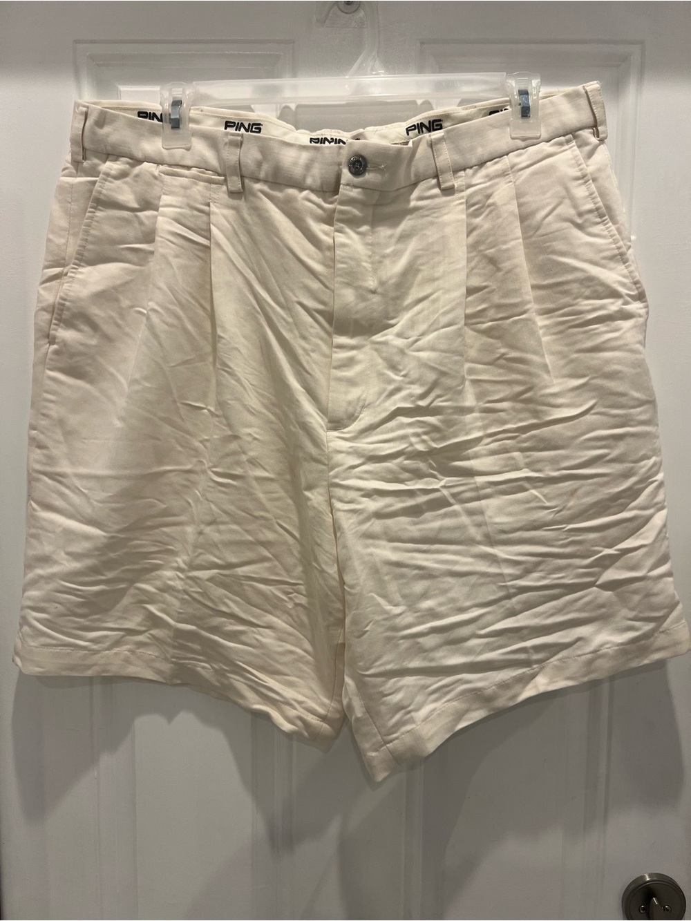 Ping Men’s Ivory Cream Dress Shorts Pleated Size 40,  Inseam 9” 50% Rayon #748